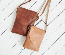 Load image into Gallery viewer, Peck Handcrafted Leather Crossbody- Black