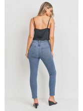Load image into Gallery viewer, Medium Wash Vintage Skinny
