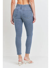 Load image into Gallery viewer, Medium Wash Vintage Skinny