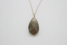 Load image into Gallery viewer, Gold Rain Drop Necklace