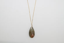 Load image into Gallery viewer, Gold Rain Drop Necklace