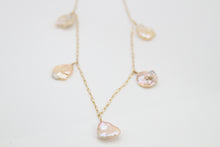 Load image into Gallery viewer, Champagne Keshi Pearl Drops Gold Necklace