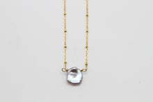 Load image into Gallery viewer, Pearl Keshi Raven Gold Necklace