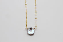 Load image into Gallery viewer, Pearl Keshi Raven Gold Necklace