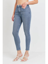 Load image into Gallery viewer, Medium Wash Vintage Skinny