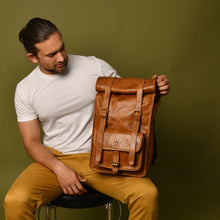 Load image into Gallery viewer, Duvall Rollup Leather Backpack- Tan