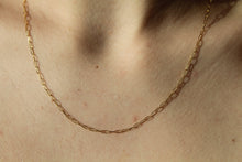 Load image into Gallery viewer, Small Paperclip Gold Necklace