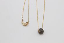 Load image into Gallery viewer, Labradorite Button Gold Necklace