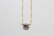 Load image into Gallery viewer, Raven Keshi Pearl Gold Necklace