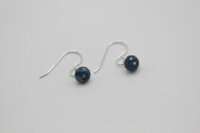 Load image into Gallery viewer, Apatite Button Silver Earrings