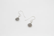 Load image into Gallery viewer, Labradorite Briolette Silver Earrings