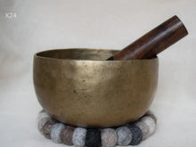 Load image into Gallery viewer, THADOBATI TIBETAN SINGING BOWLS- G3