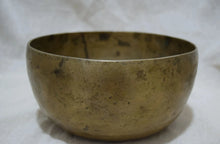 Load image into Gallery viewer, THADOBATI TIBETAN SINGING BOWLS- F3