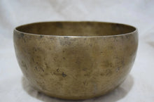 Load image into Gallery viewer, THADOBATI TIBETAN SINGING BOWLS- F3